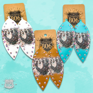 Earring with horseshoe print