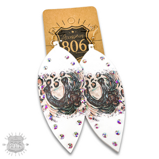 Earring with horseshoe print