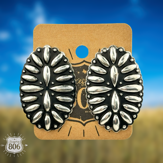 Western carved look post earring