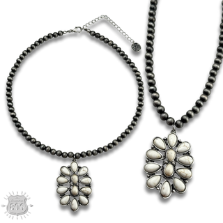 Stone oval flower necklace
