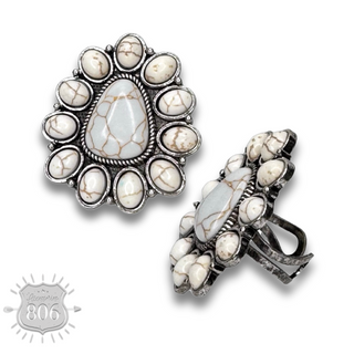 Triangle stone flower ring