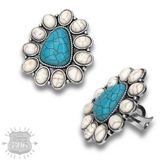 Triangle stone flower ring