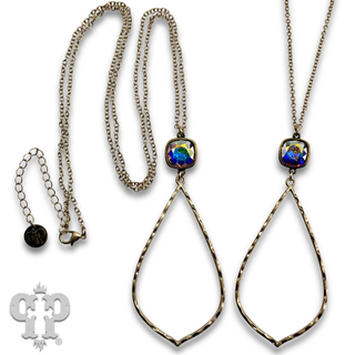 Teardrop chain necklace with Austrian crystal