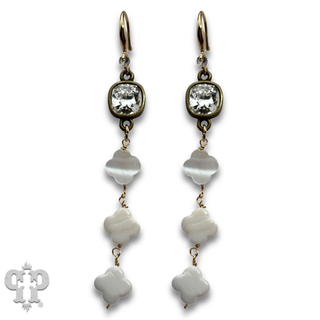 Iridescent pearl clover shape earring crystals from Swarovski®