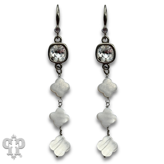 Iridescent pearl clover shape earring crystals from Swarovski®