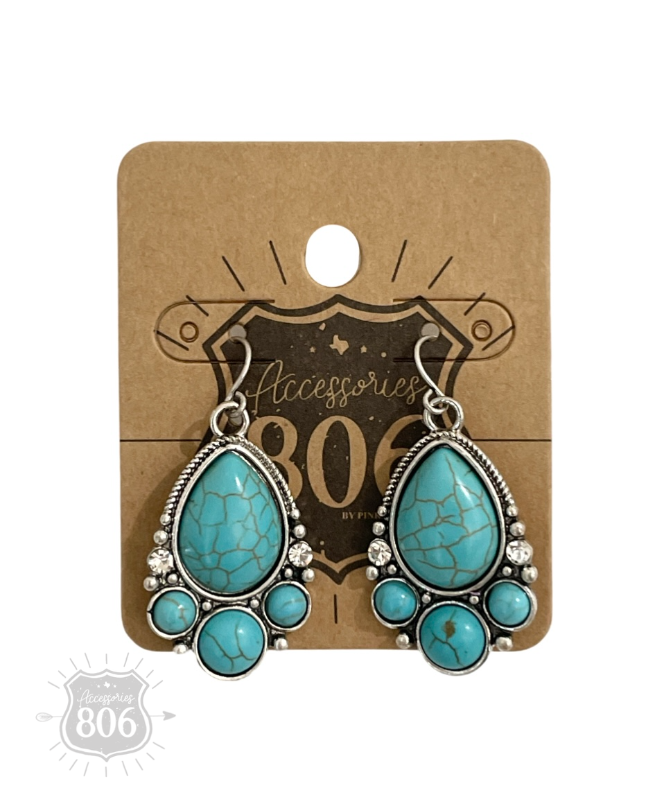 Decorative stone teardrop earring