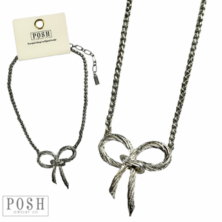 Large infinity bow on wheat chain necklace