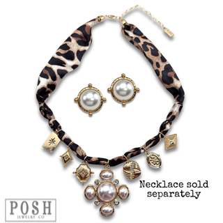 Gold rimmed pearl post earring