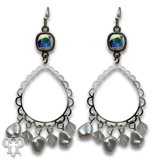 Pearl bead and teardrop earring with crystals from Swarovski®