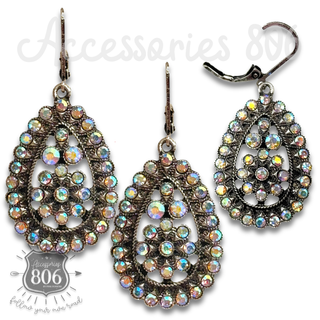 Stone studded teardrop earring