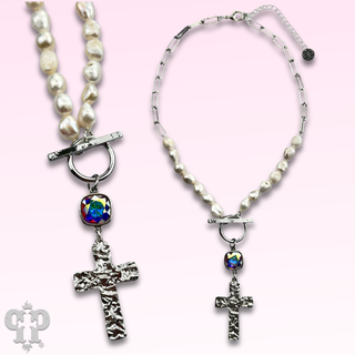 Freshwater pearl and cross neckace with Austrian crystal
