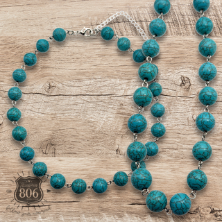 Turquoise linked bead necklace