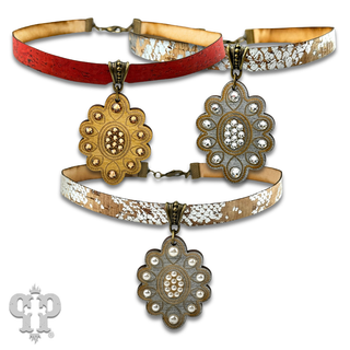 Choker with scalloped wood and crystals from Swarovski® pendant