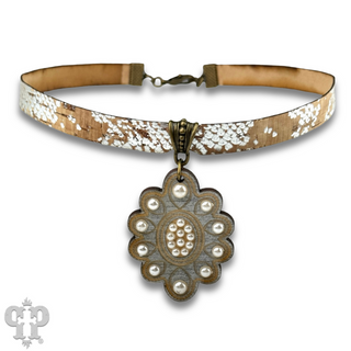 Choker with scalloped wood Austrian crystal pendant