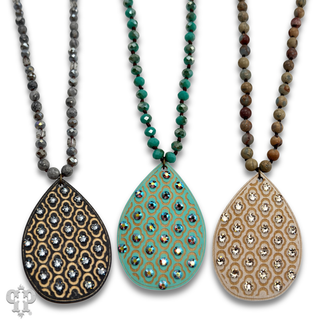 Patterned teardrop pendant necklace