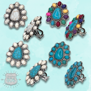 Triangle stone flower ring