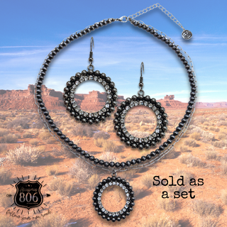 Burnished bead and pendant necklace set