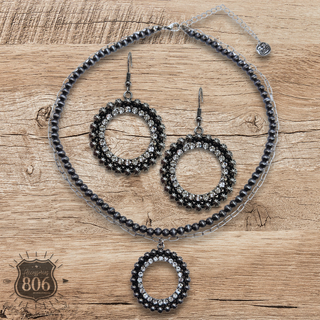 Burnished bead and pendant necklace set