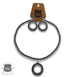 Burnished bead and pendant necklace set